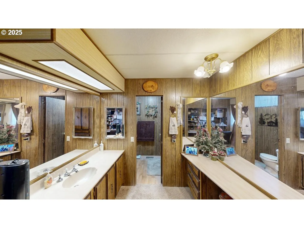 Bathroom, Attached