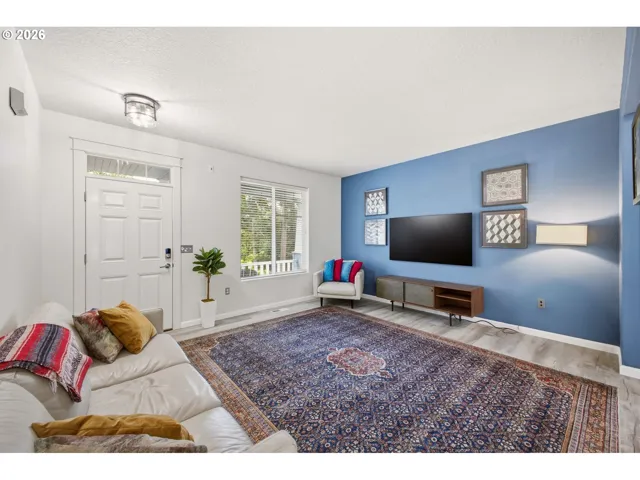 Living Room/Entrance