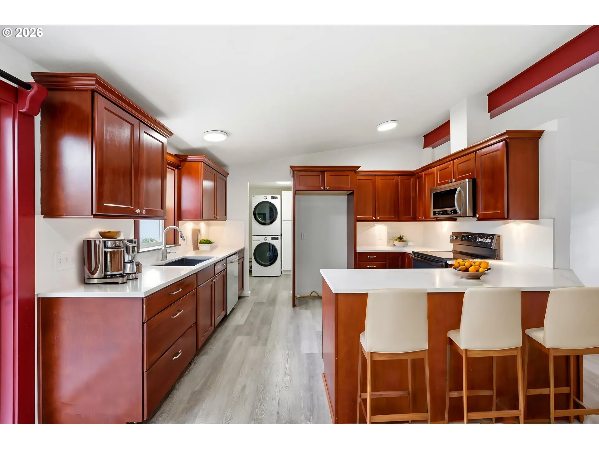 Kitchen-Breakfast Bar