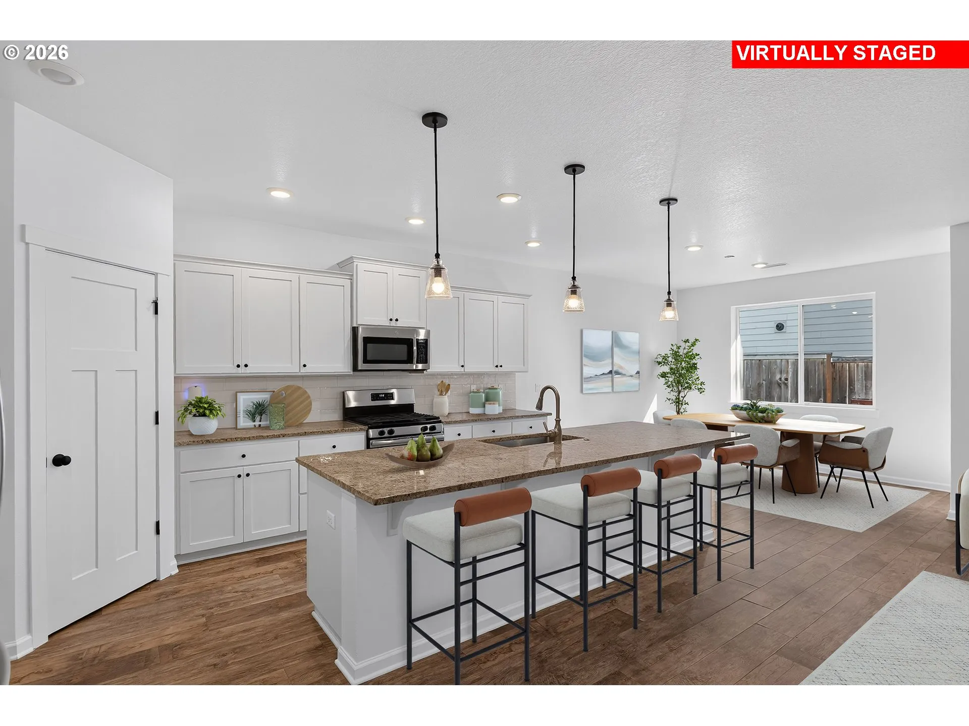 Kitchen/Dining Room-Island