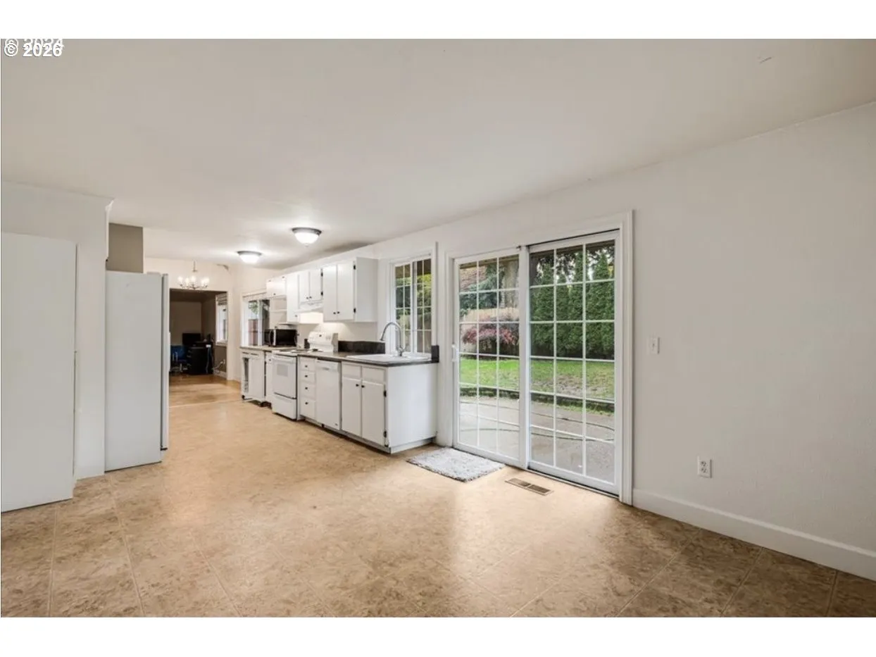 Kitchen/Outside