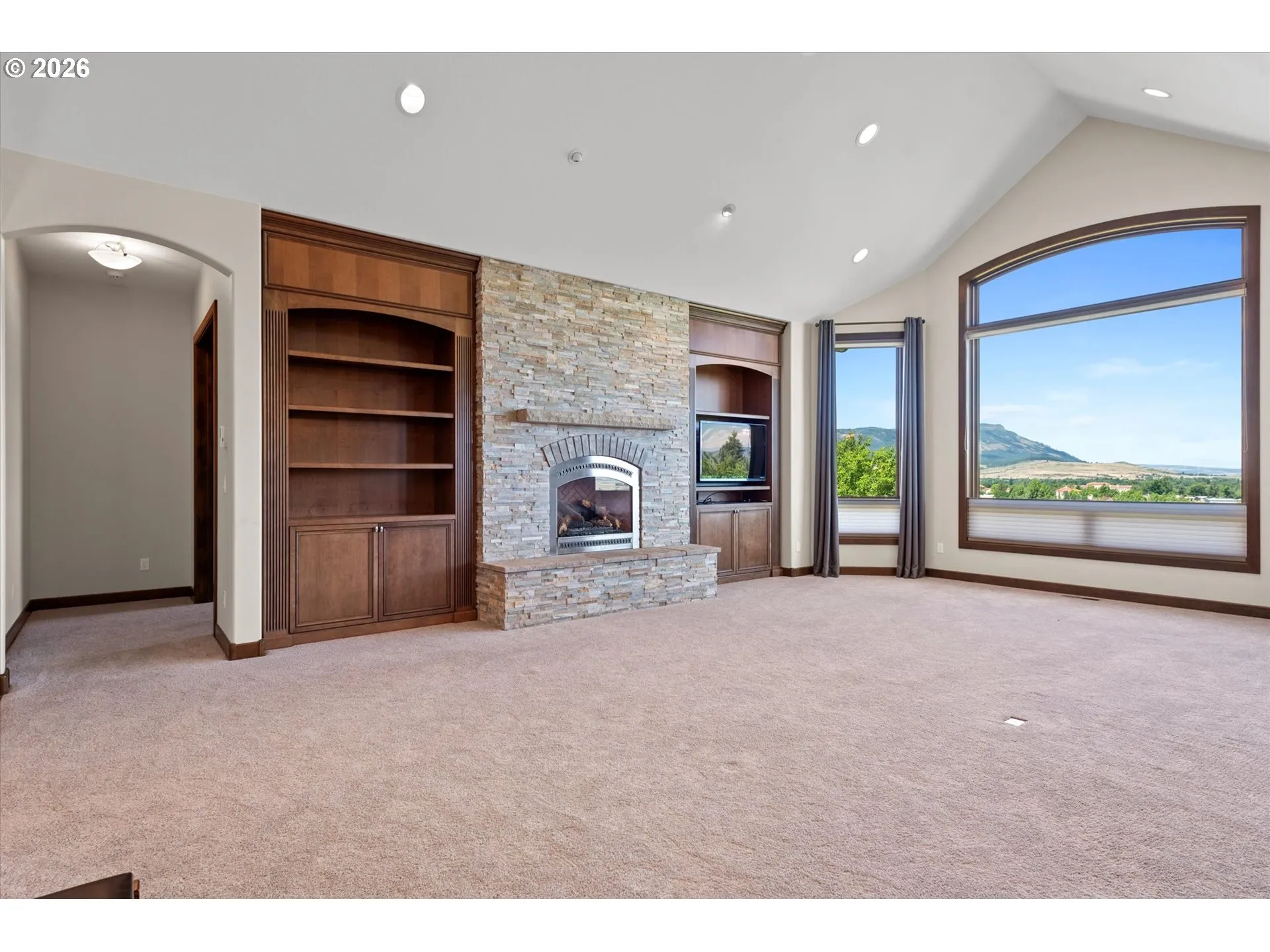 Living Room-Vaulted Ceilings