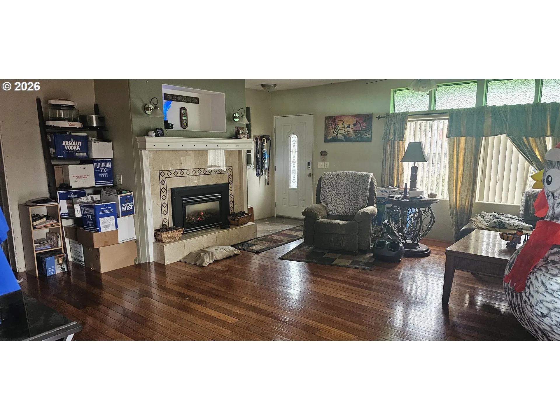 Living Room-Fireplace