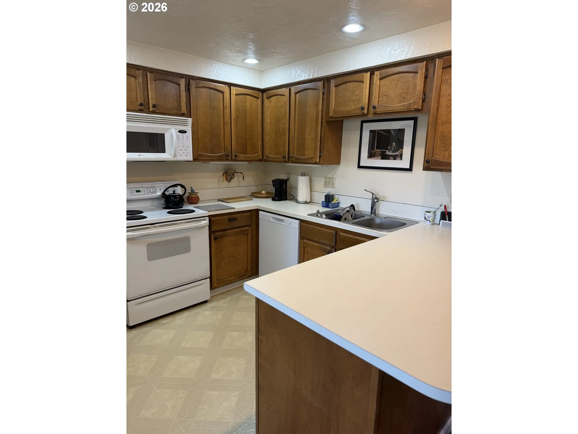 Kitchen-Breakfast Bar