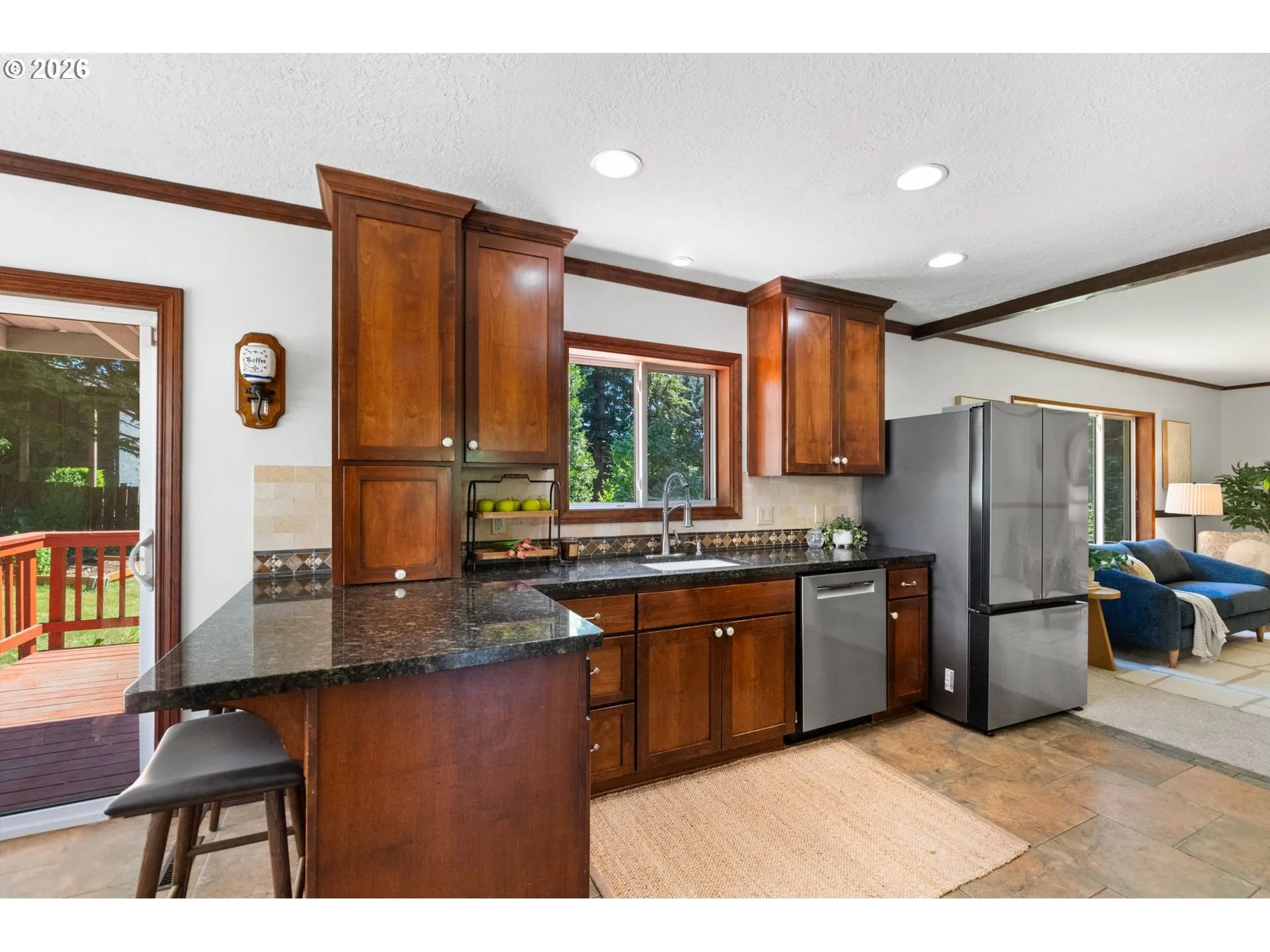 Kitchen-Breakfast Bar