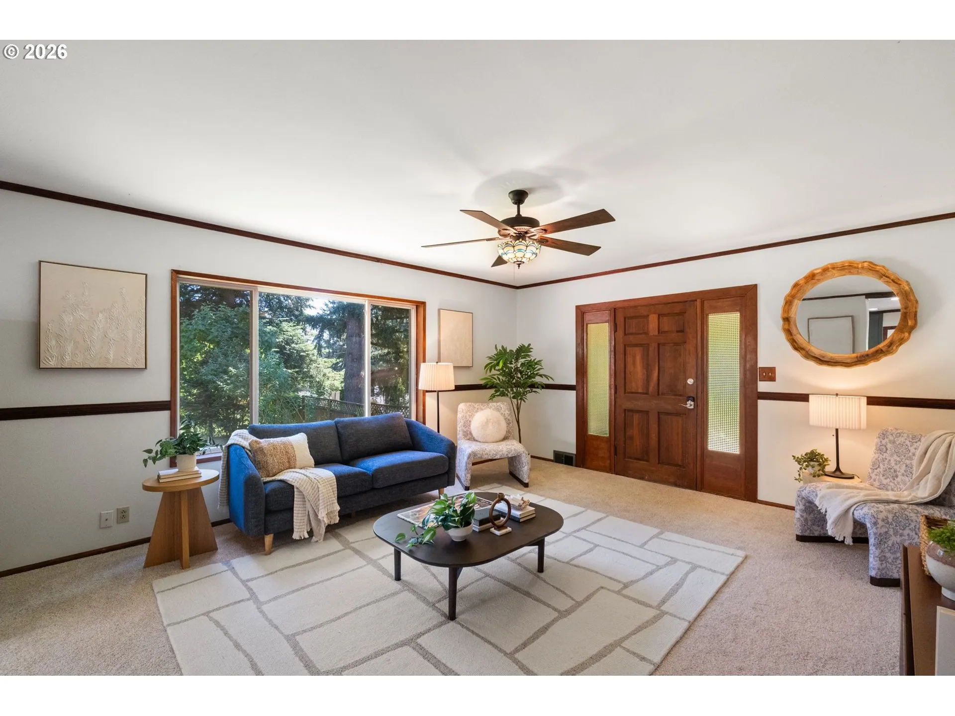 Living Room/Entrance