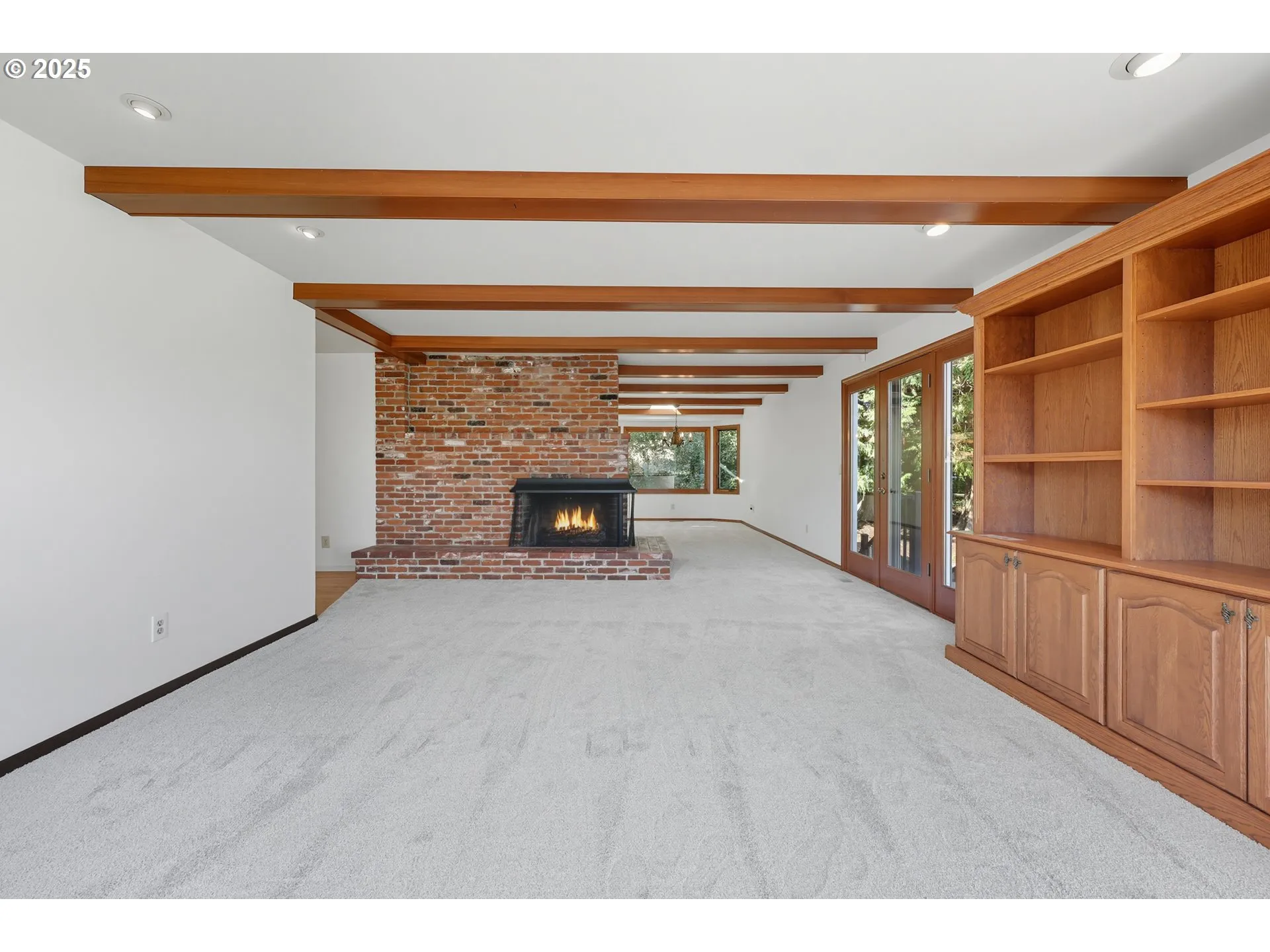 Living Room-Fireplace