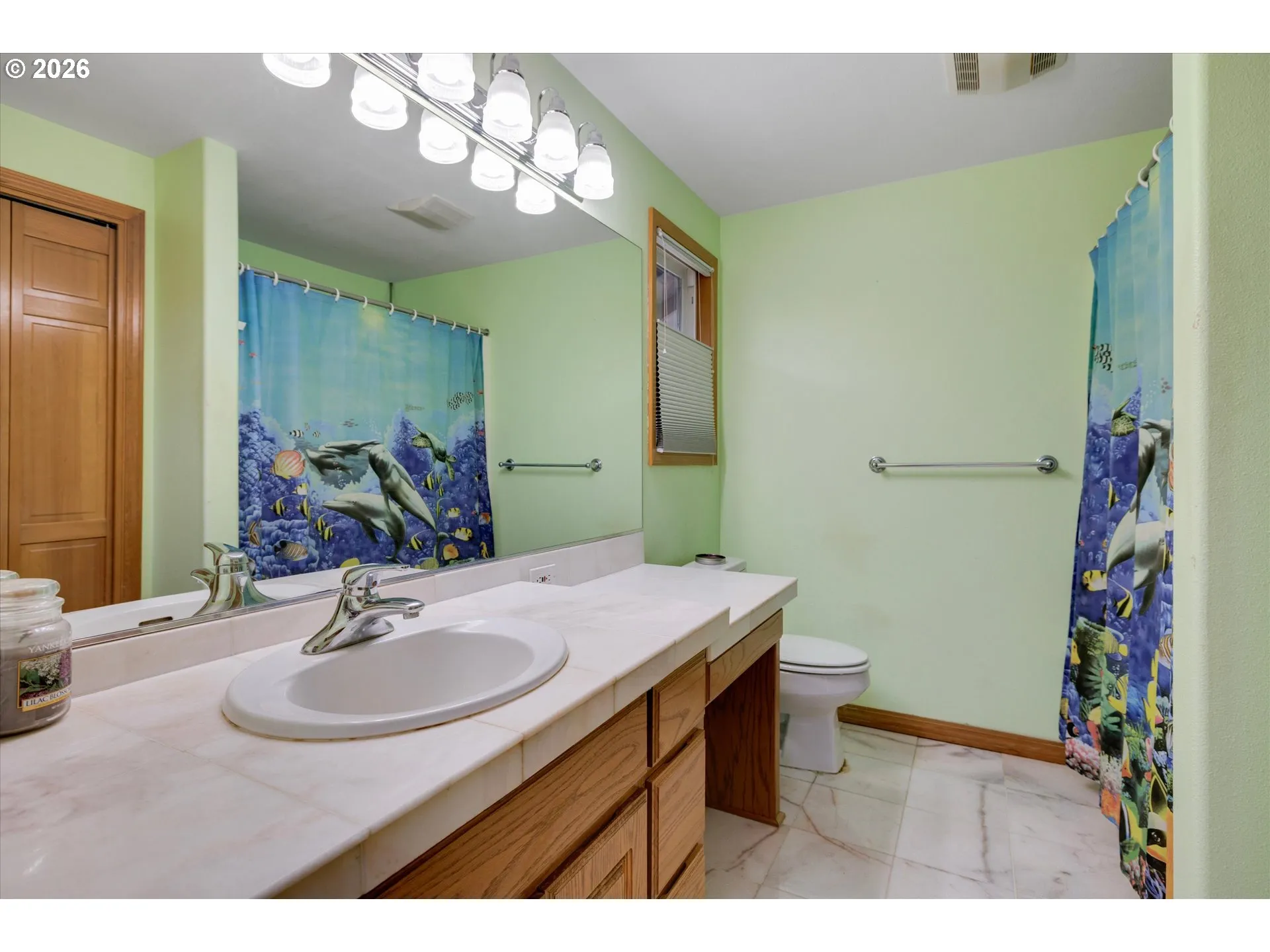 Bedroom-Full Bathroom