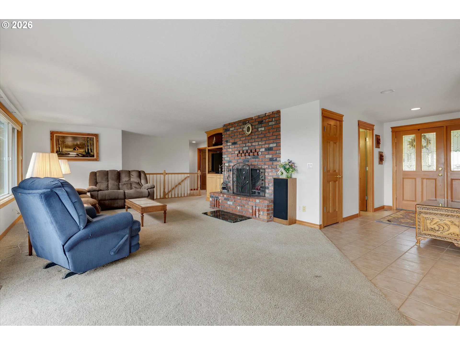 Living Room/Entrance