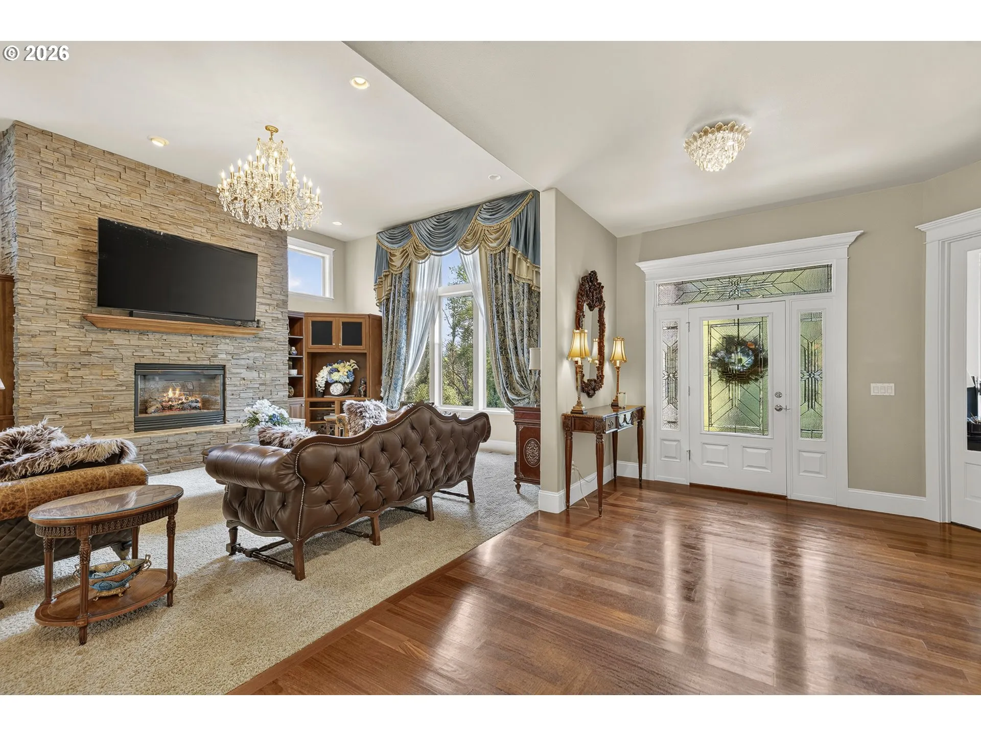Living Room-Vaulted Ceilings