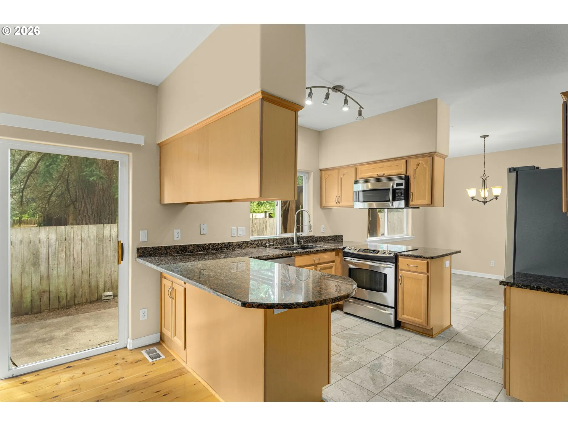 Kitchen-Breakfast Bar