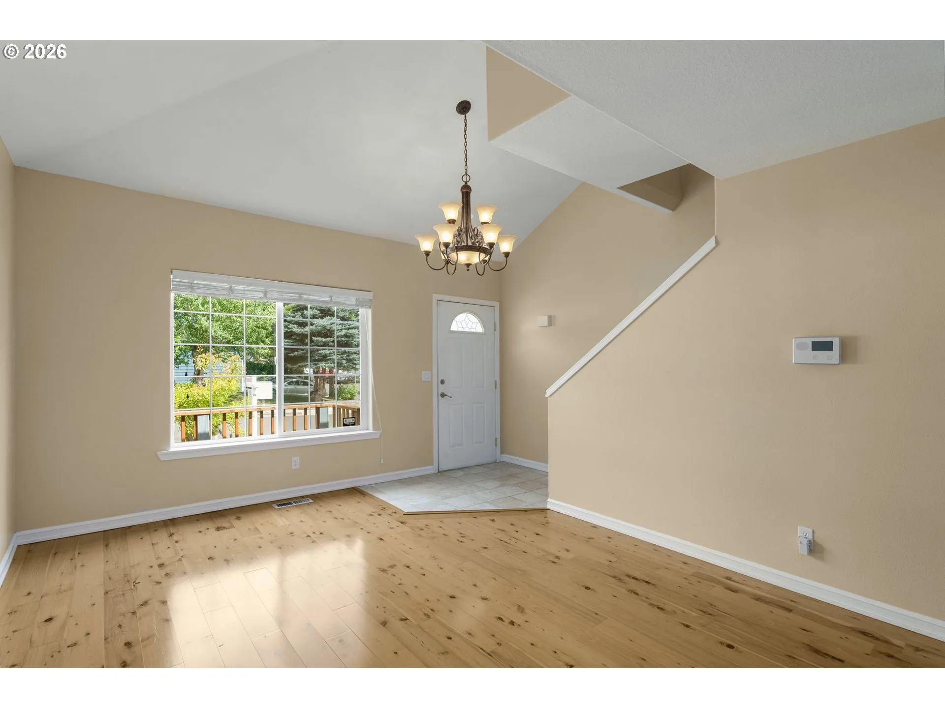 Living Room/Entrance