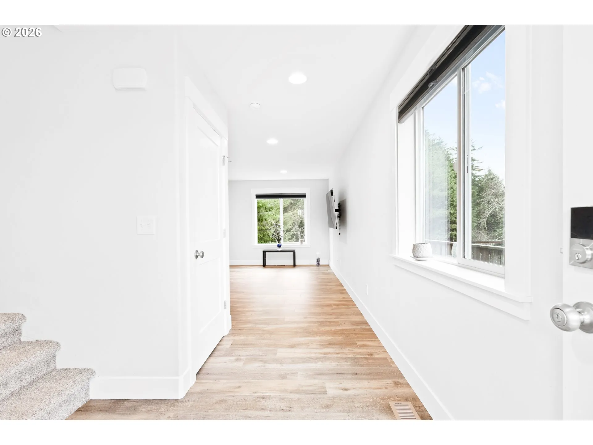 Living Room/Entrance