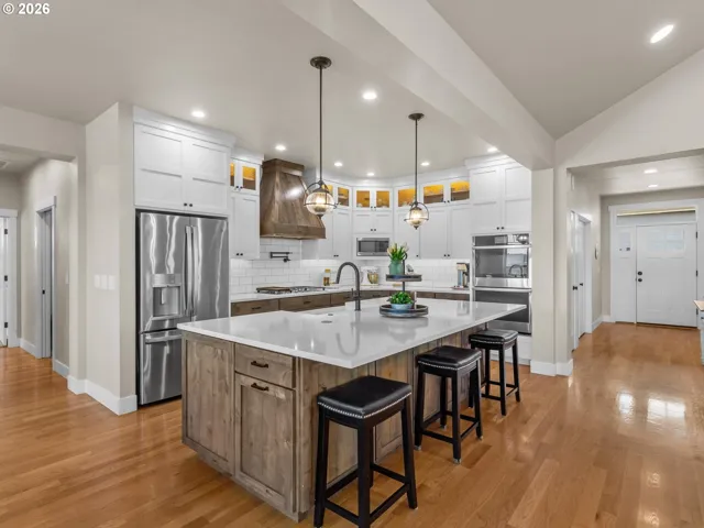 Kitchen-Breakfast Bar