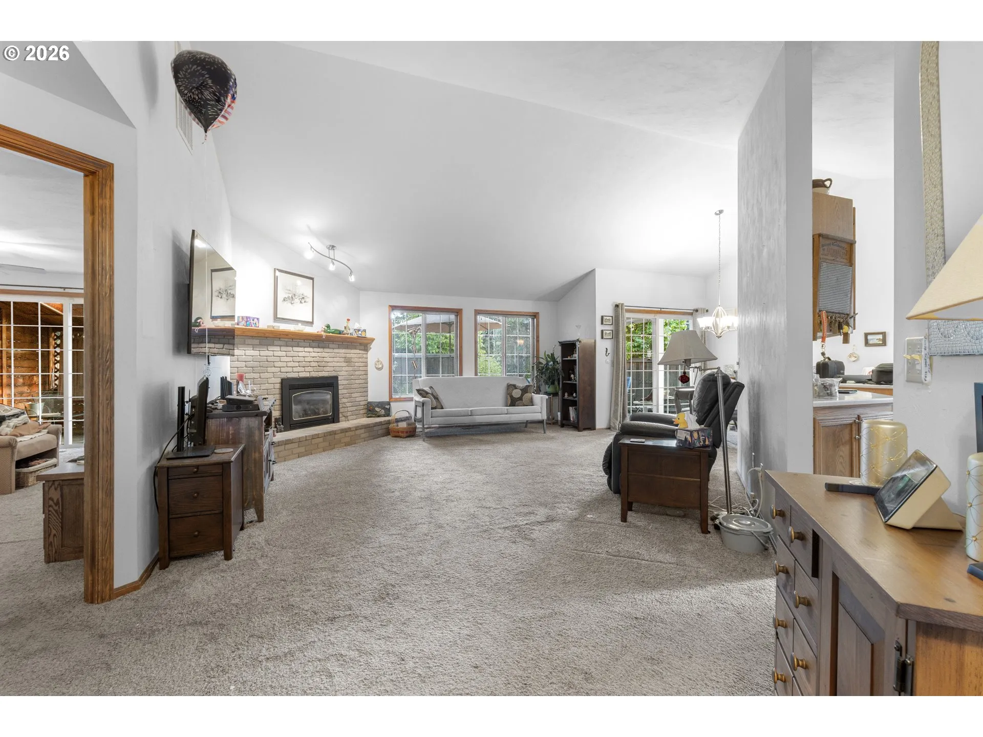 Living Room/Entrance