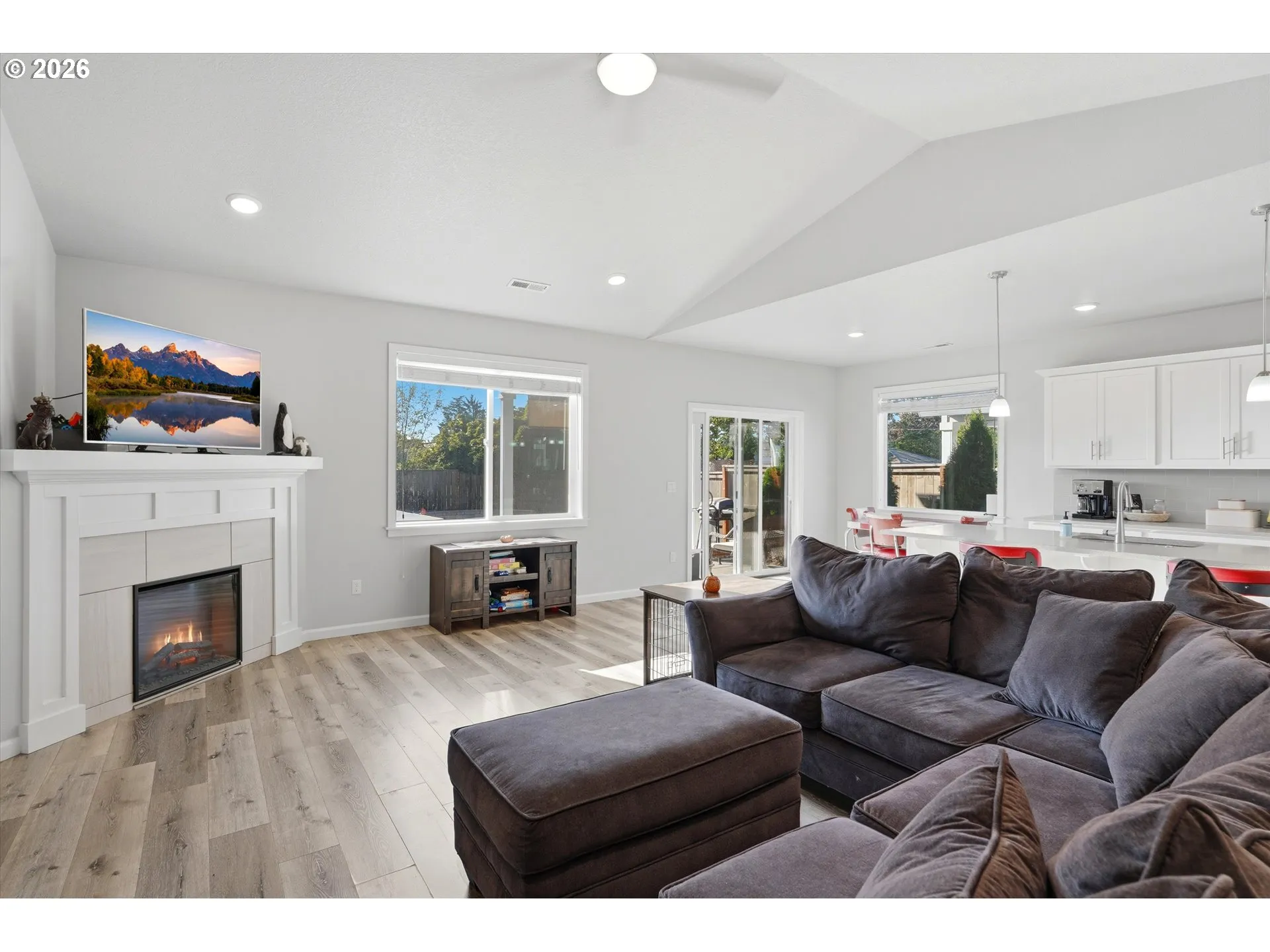 Living Room-Vaulted Ceilings