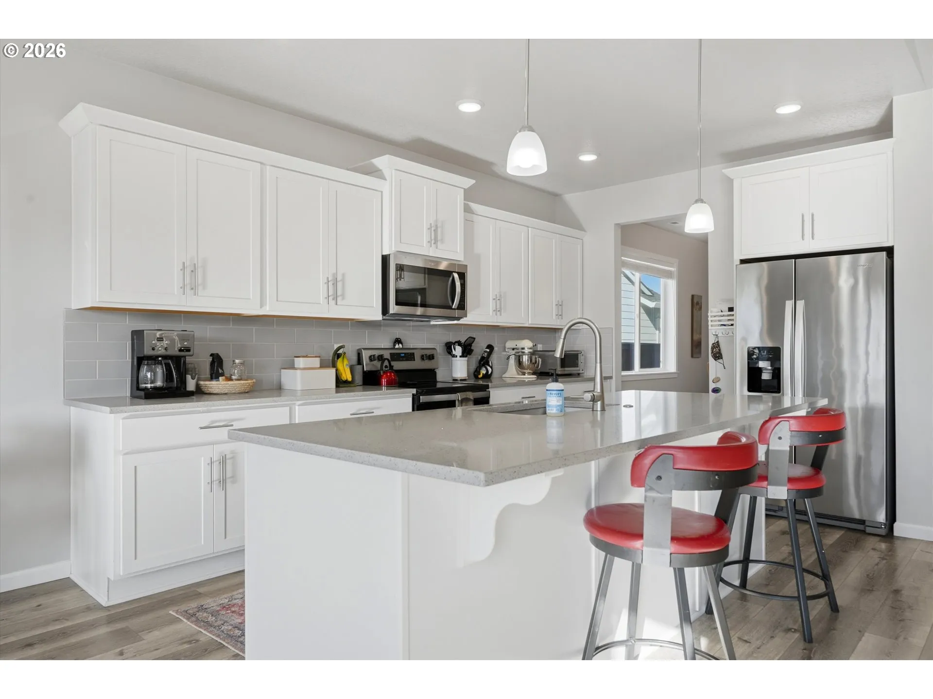 Kitchen-Breakfast Bar