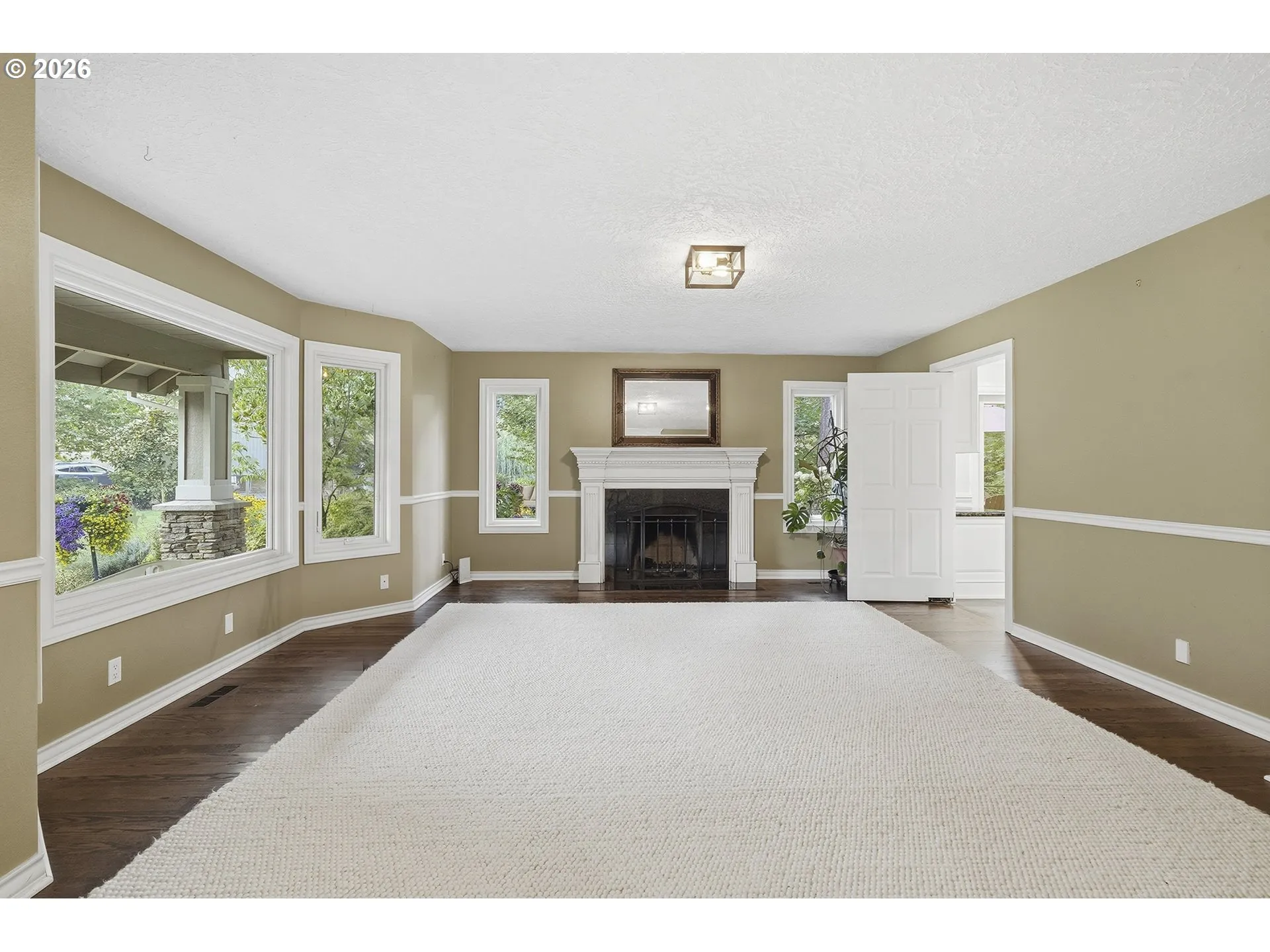Living Room-Fireplace