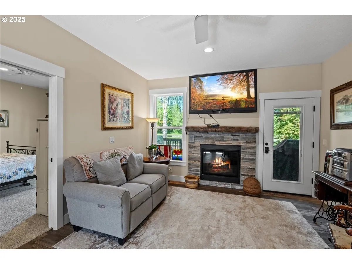 Living Room-Fireplace