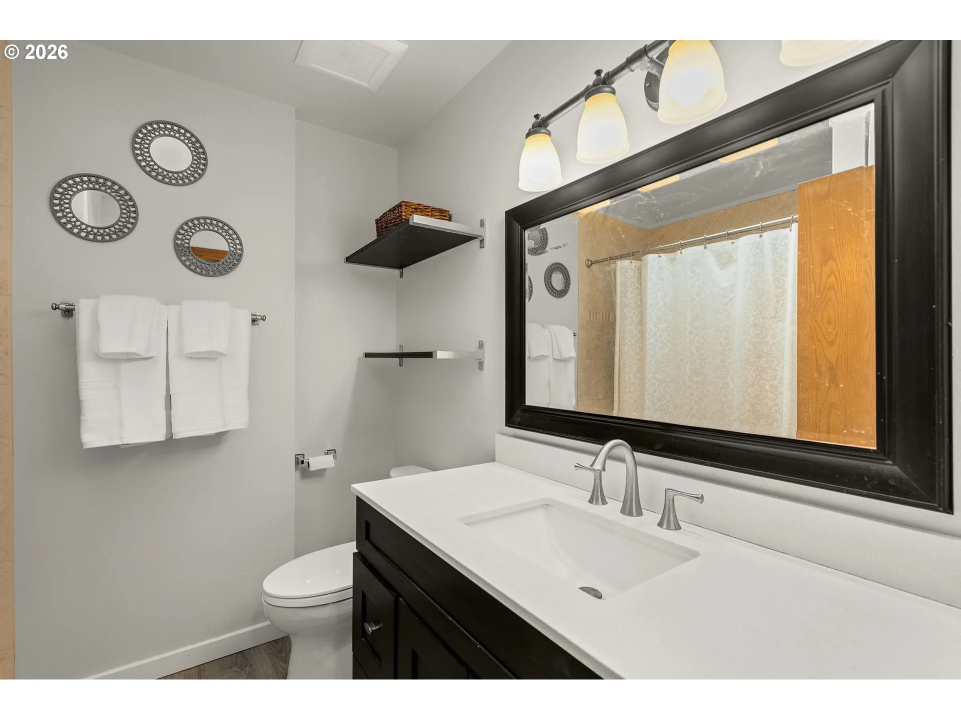 Bathroom-Upper
