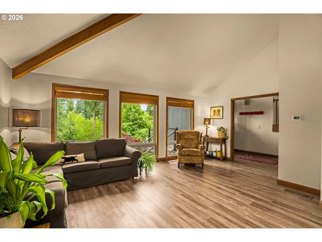 Living Room-Vaulted Ceilings