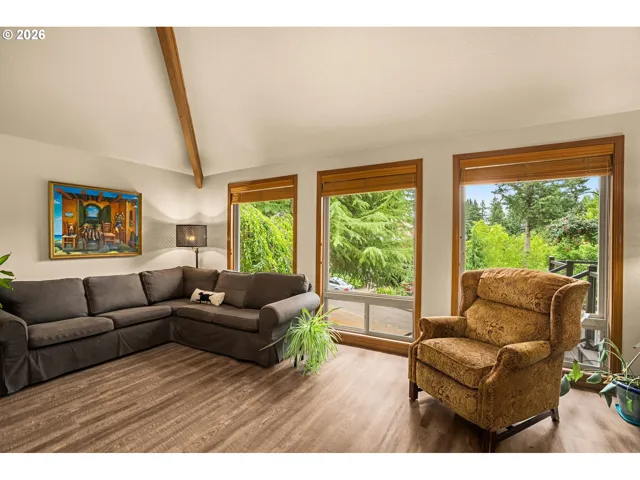 Living Room-Vaulted Ceilings