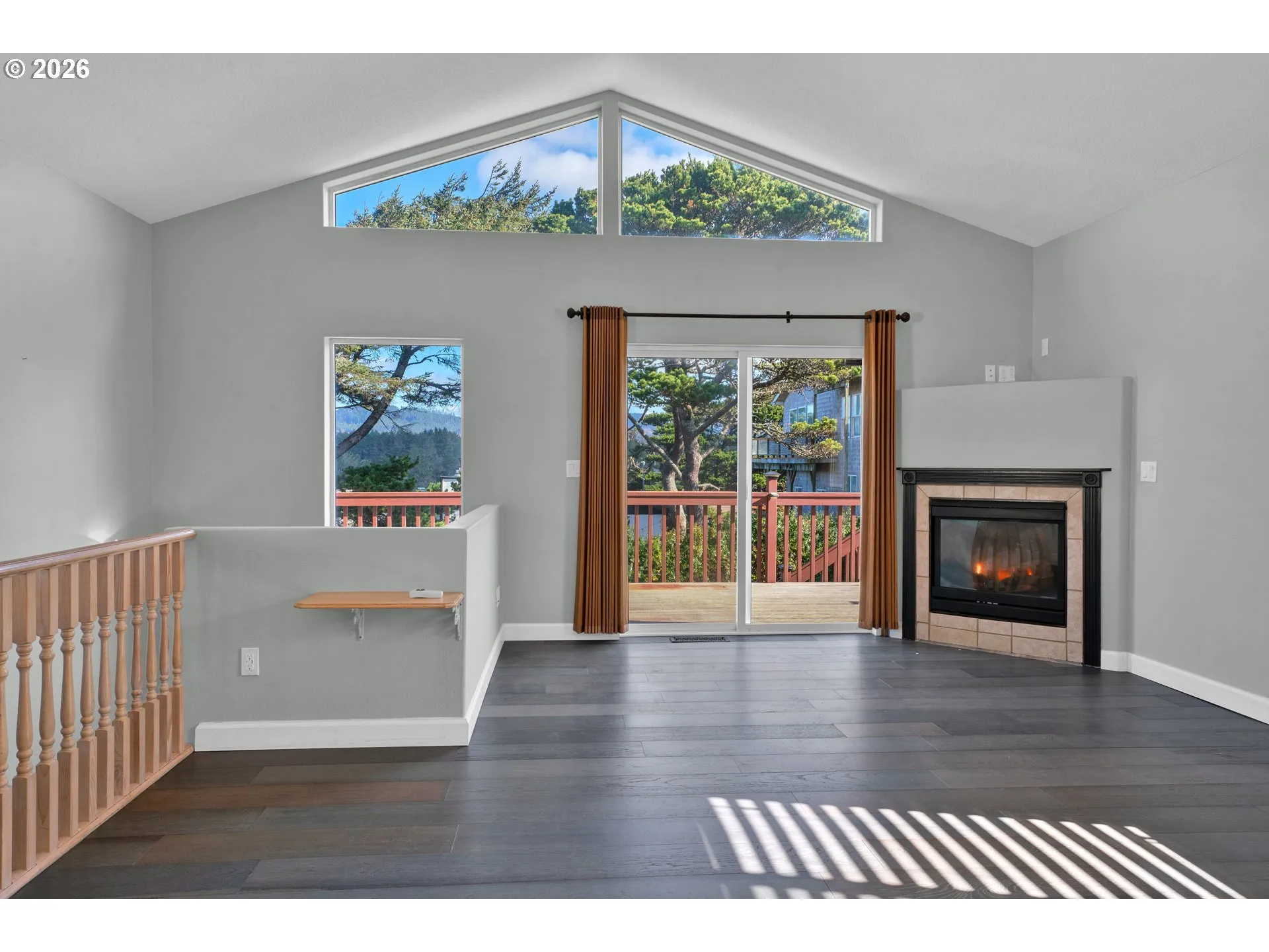 Living Room-Vaulted Ceilings