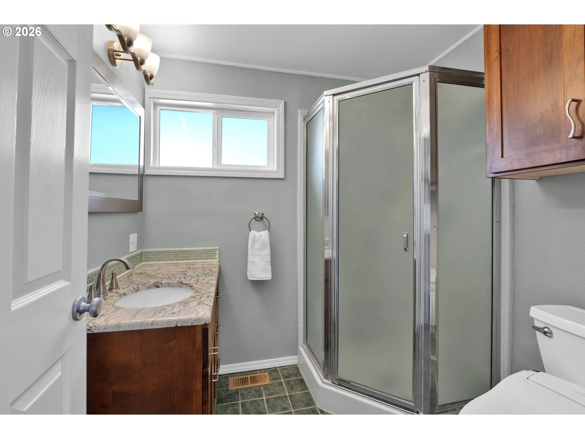 Bathroom-Upper