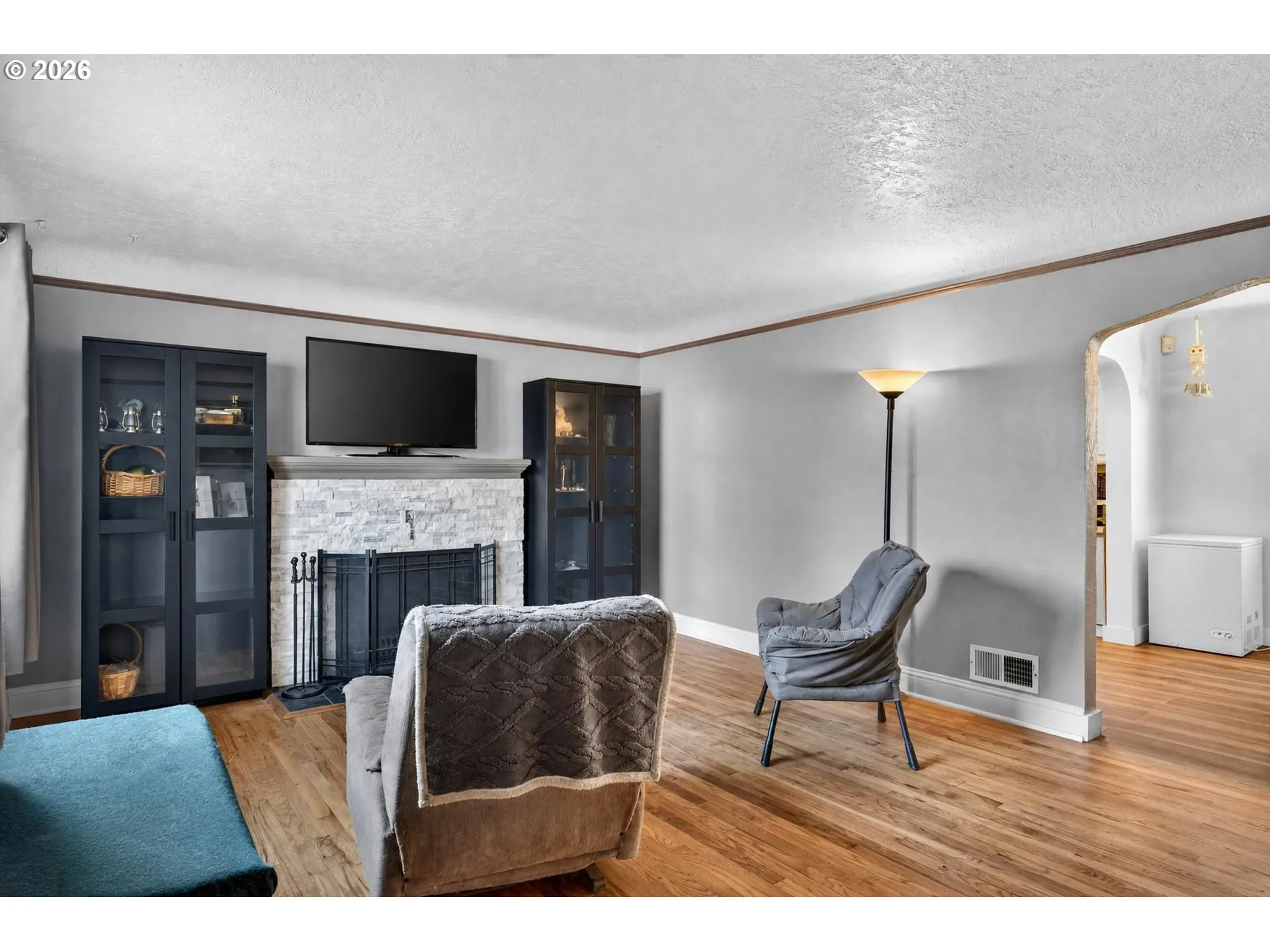 Living Room-Fireplace