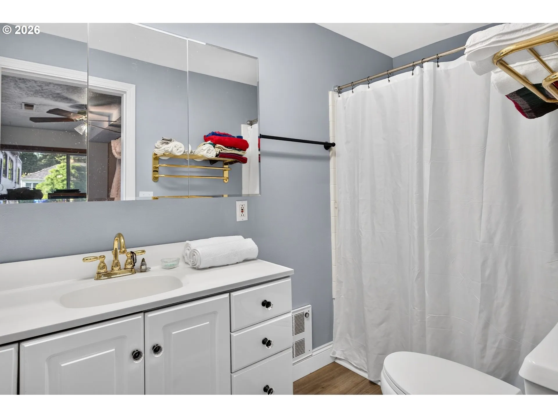 Bathroom, Attached
