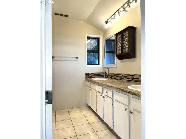 Primary Bedroom-Attached Bathroom