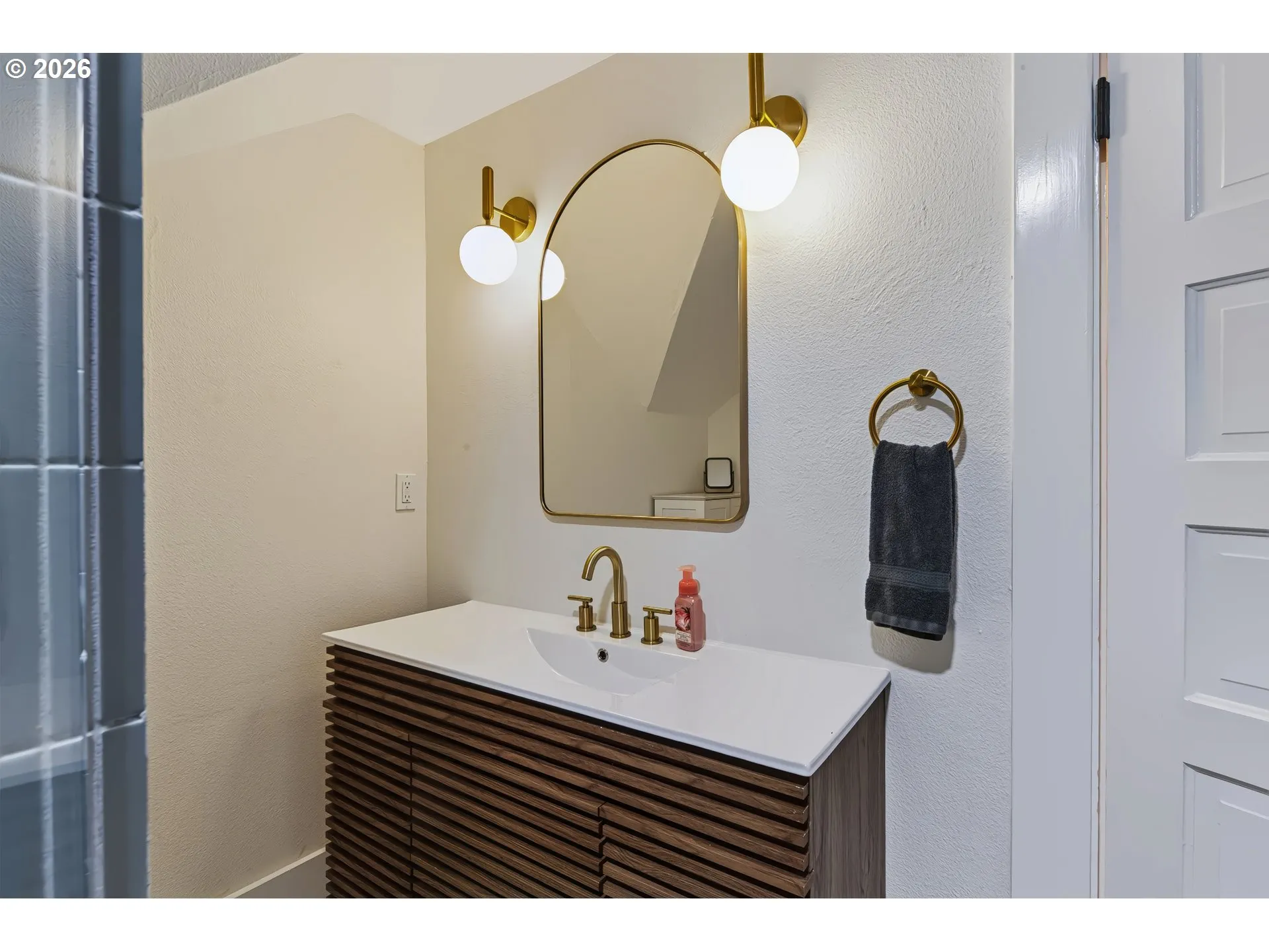 Bathroom-Upper