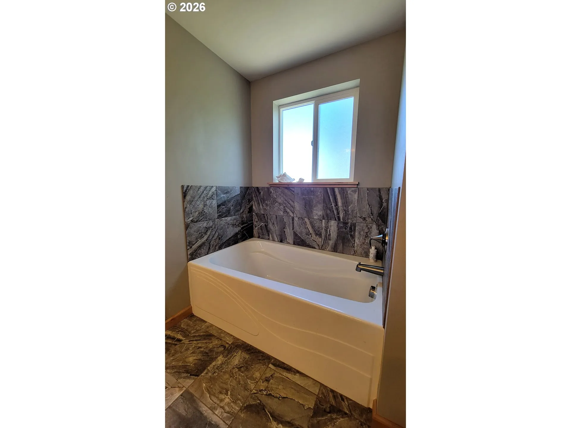 Bathroom, Attached-Garden Tub