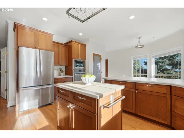 Kitchen-Breakfast Bar