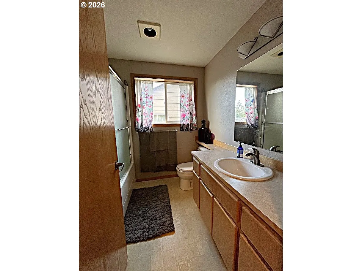 Bathroom-Upper