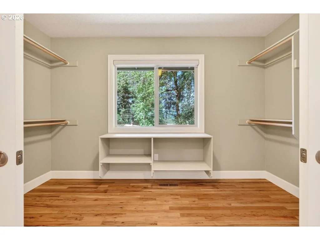 Bedroom, Owner's Suite-Walk-In Closet