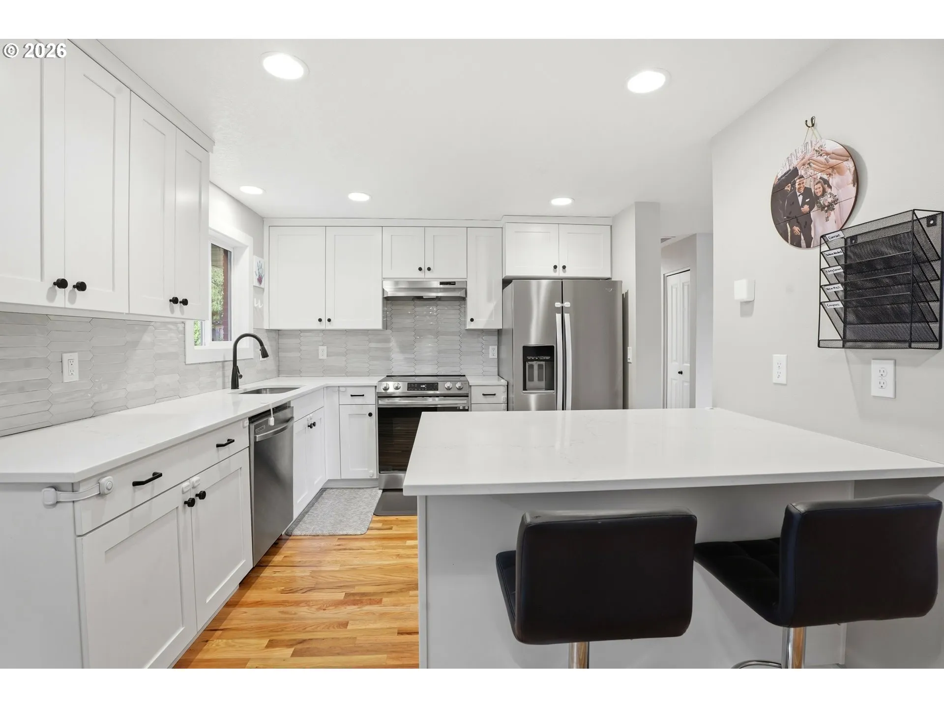 Kitchen-Breakfast Bar