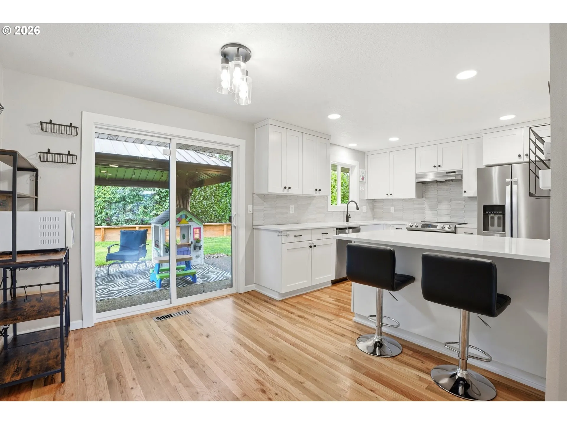 Kitchen-Breakfast Bar