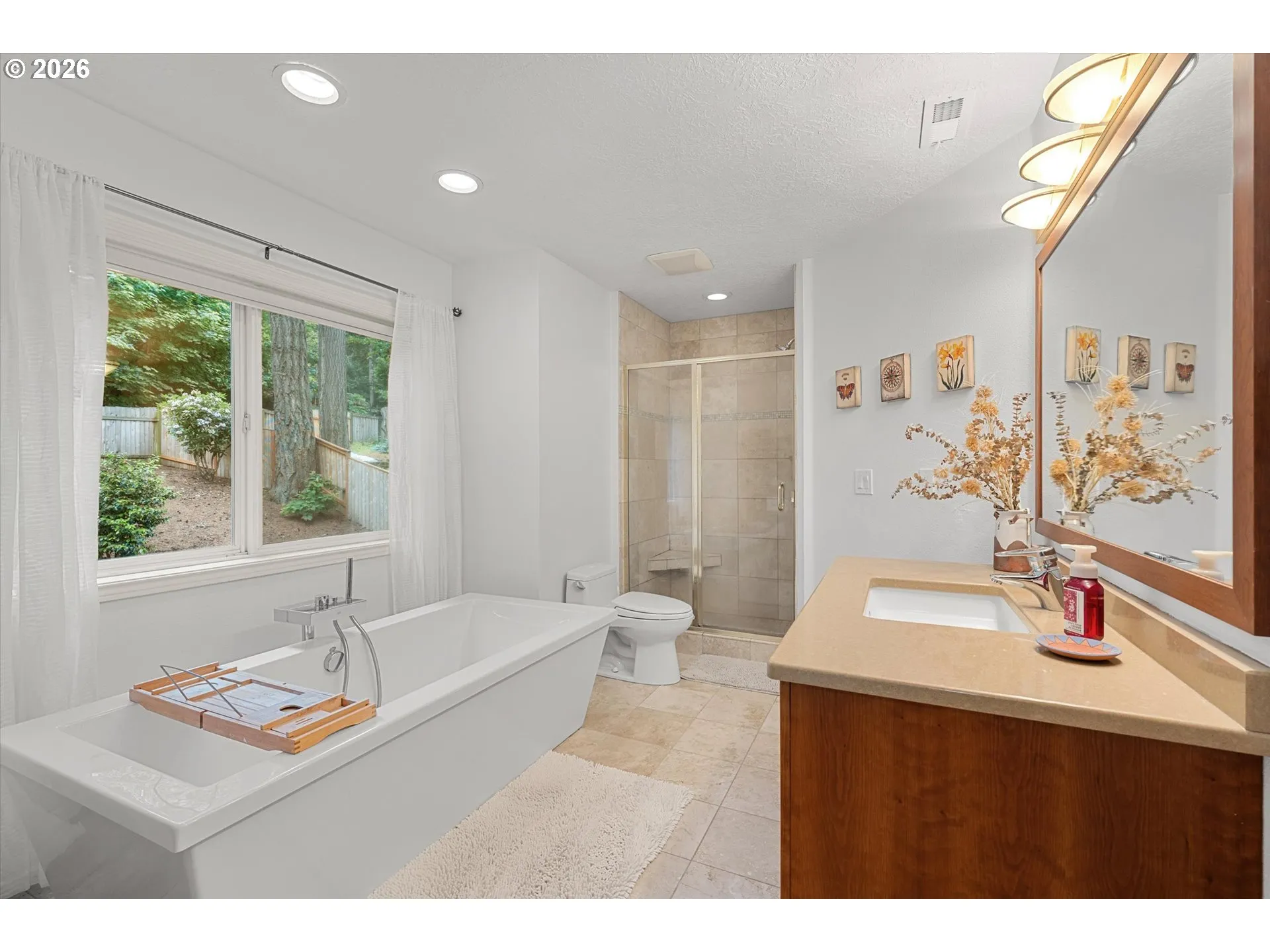 Bathroom, Attached-Garden Tub