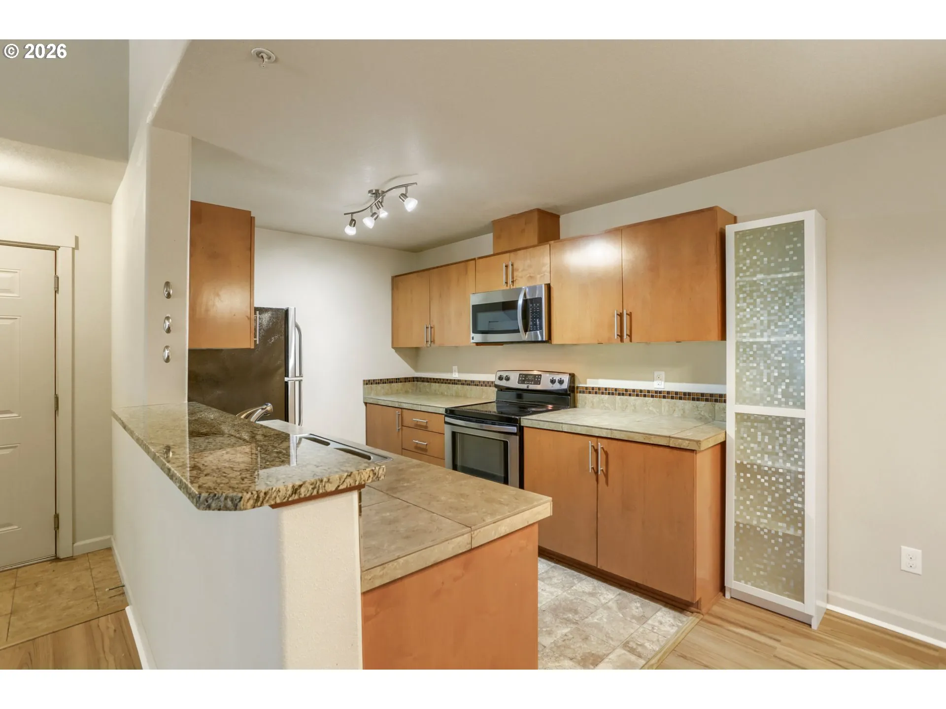 Kitchen-Breakfast Bar