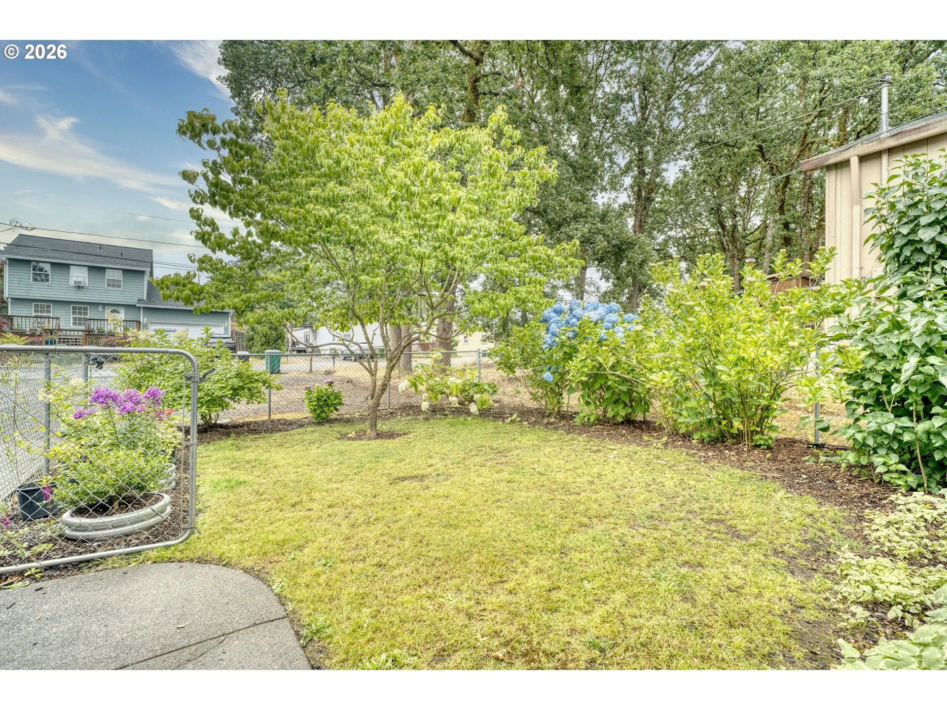 Front Yard-Fenced
