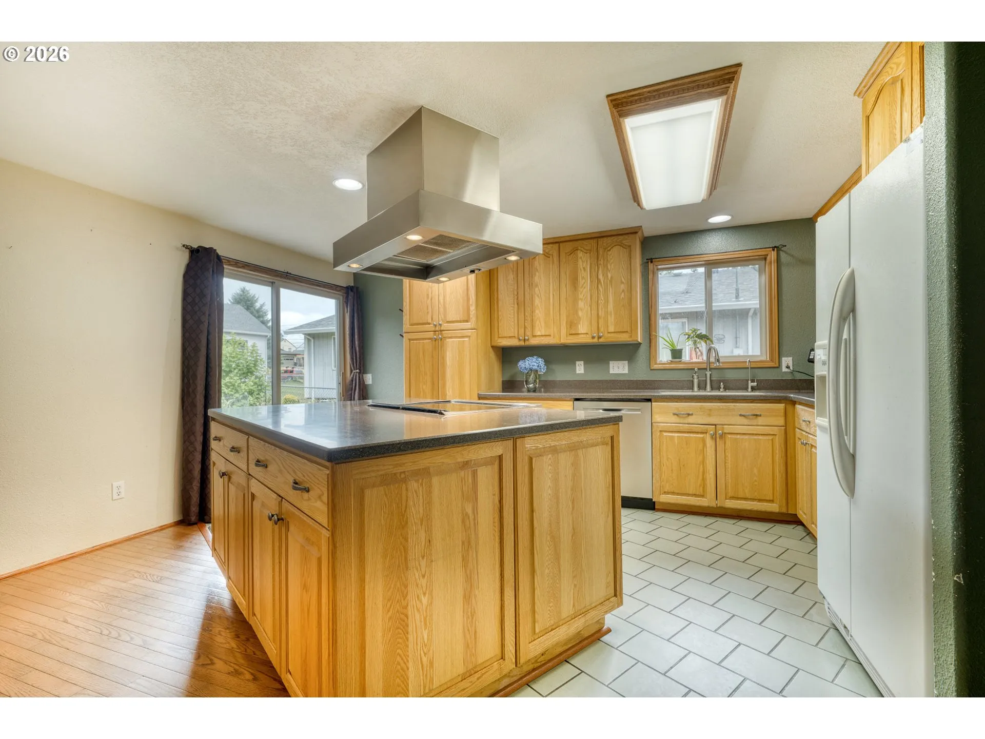 Kitchen-Cooking Island