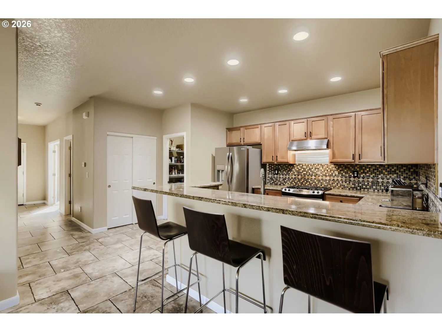 Kitchen-Breakfast Bar