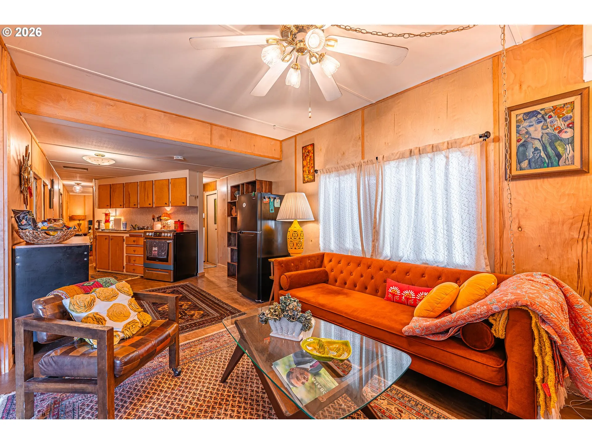 Living Room/Entrance