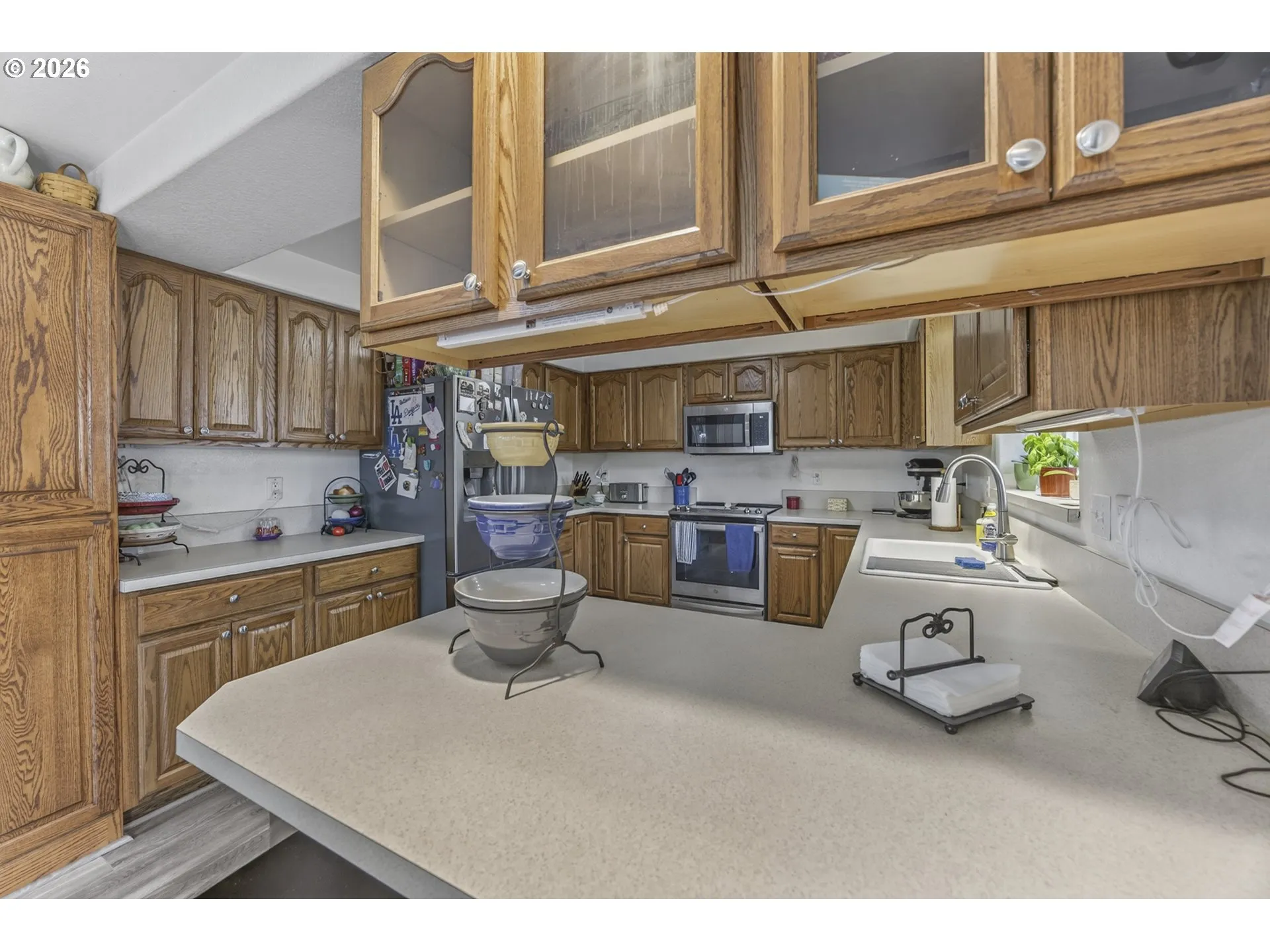 Kitchen-Breakfast Bar
