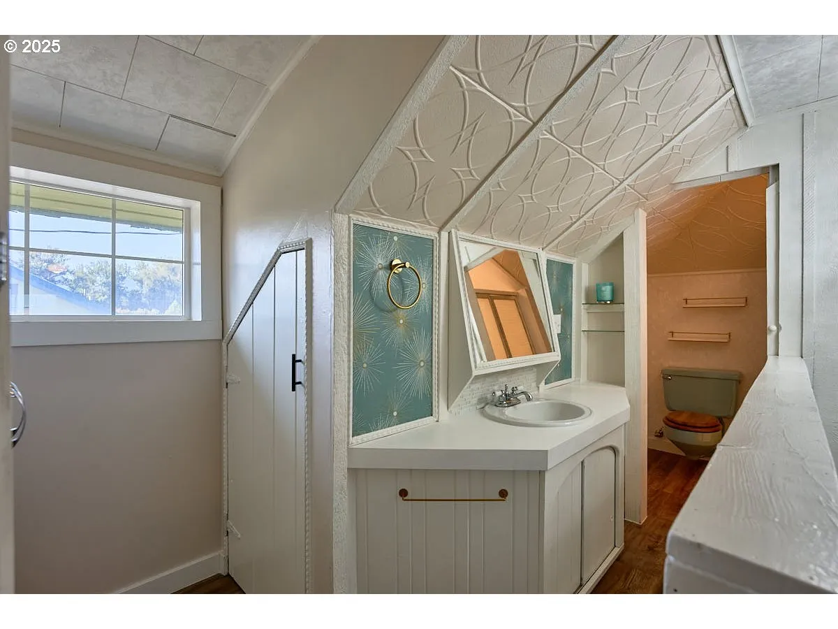 Bathroom-Upper