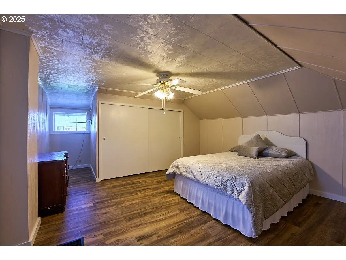 Bedroom, Primary-Upper