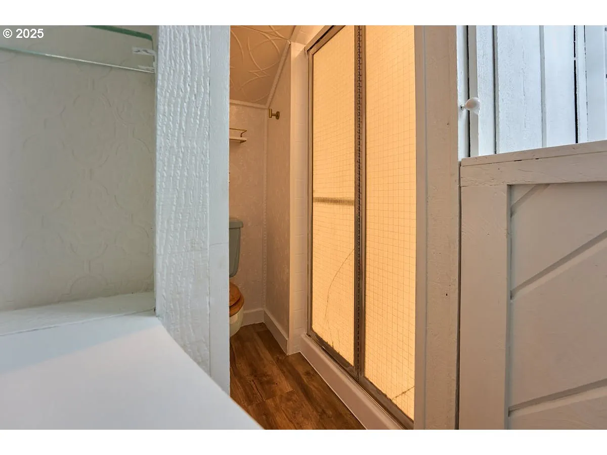 Bathroom-Upper