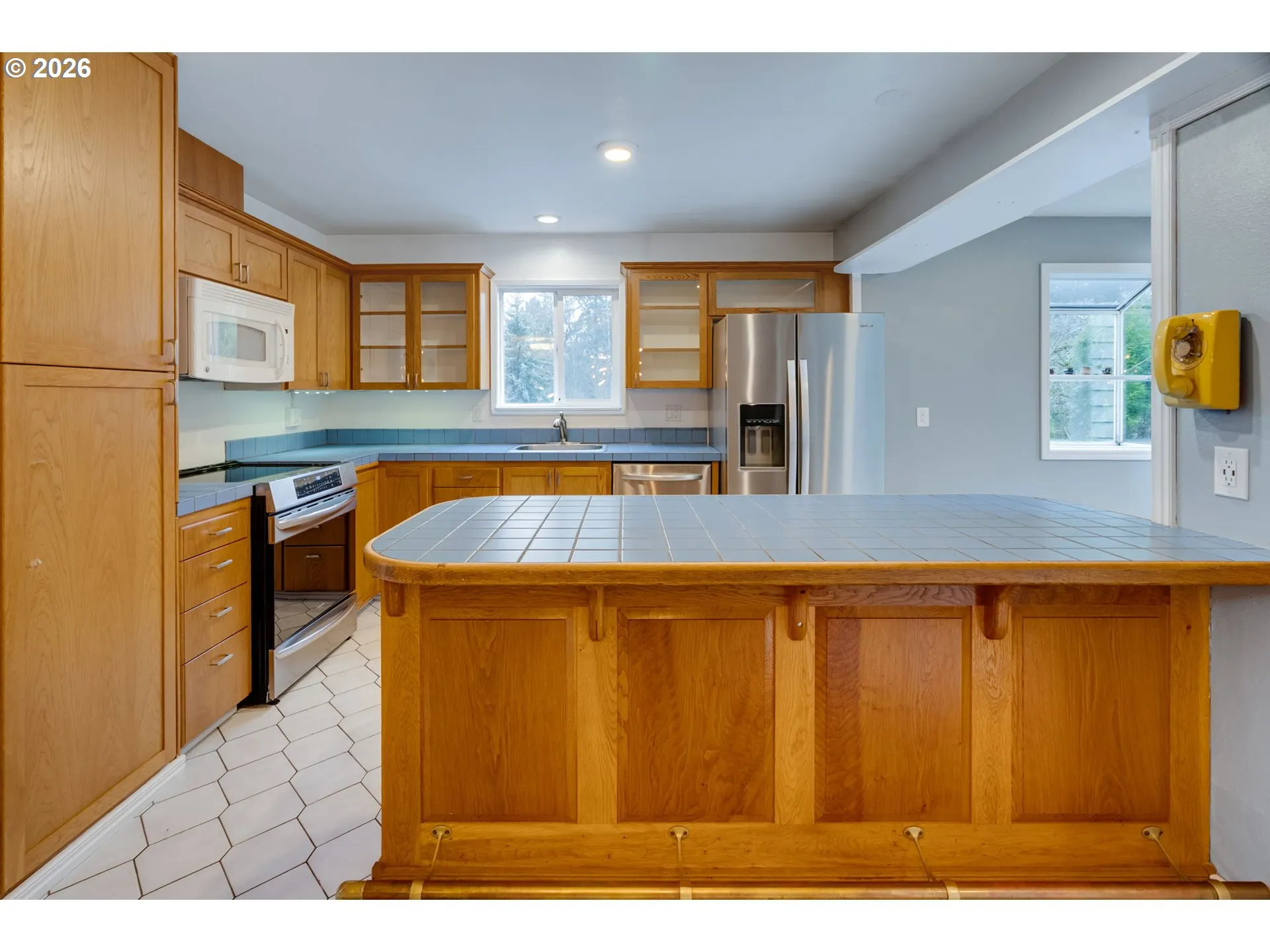 Kitchen-Breakfast Bar