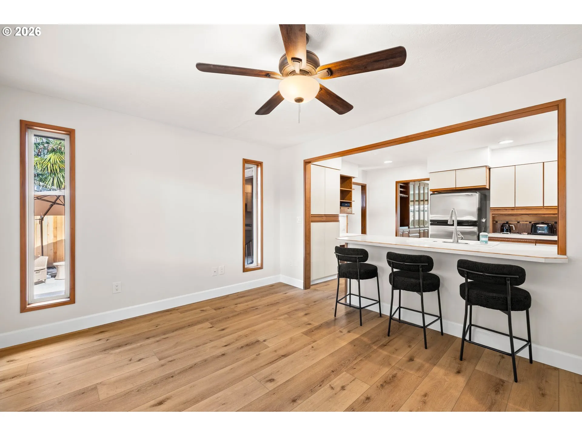 Kitchen-Breakfast Bar